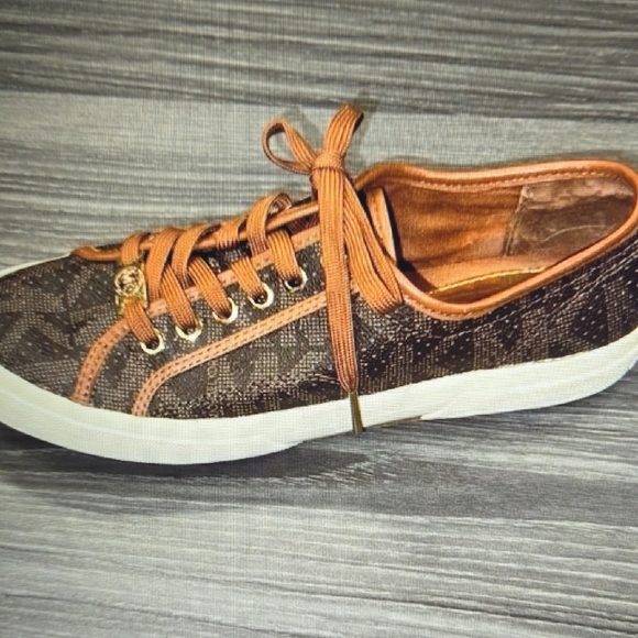 Michael Kor's Monogrammed Brown Sneakers W/ Gold Inside & MK Charm Luxury Sz 8 - Picture 7 of 16